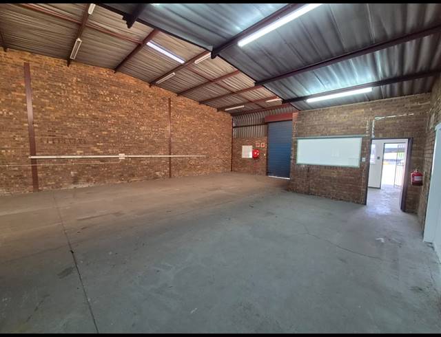 172M² WAREHOUSE TO LET IN WADEVILLE